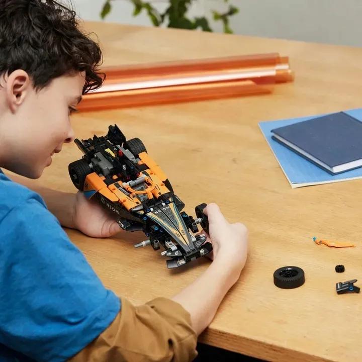 lego-42169-technic-neom-mclaren-formula-e-race-car