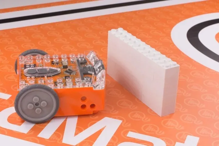 robot-edison-v2-0-programowalny-python-stem-wiek-dziecka-brak-informacji