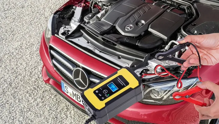 prostownik-samochodowy-do-akumulatorow-12v-6a-model-prostownik-do-akumulatorow