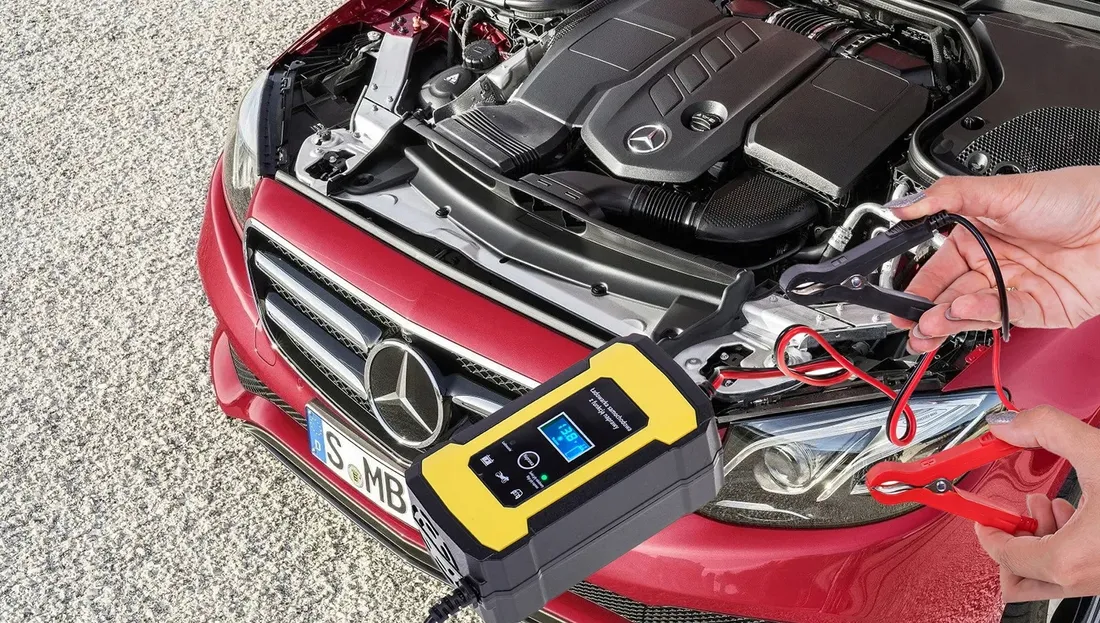prostownik-samochodowy-do-akumulatorow-12v-6a-stan-nowy