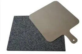 kamien-do-pizzy-grilla-30x30-granitowy-lopatka