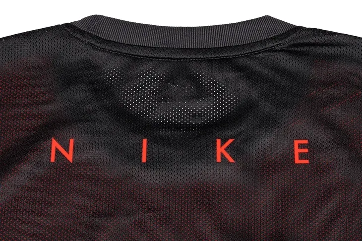 koszulka-nike-academy-pro-top-plec-produkt-uniseks