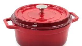 garnek-zaroodporny-czerwony-zeliwny-z-raczkami-pokrywa-sola-24-cm-3-5-l