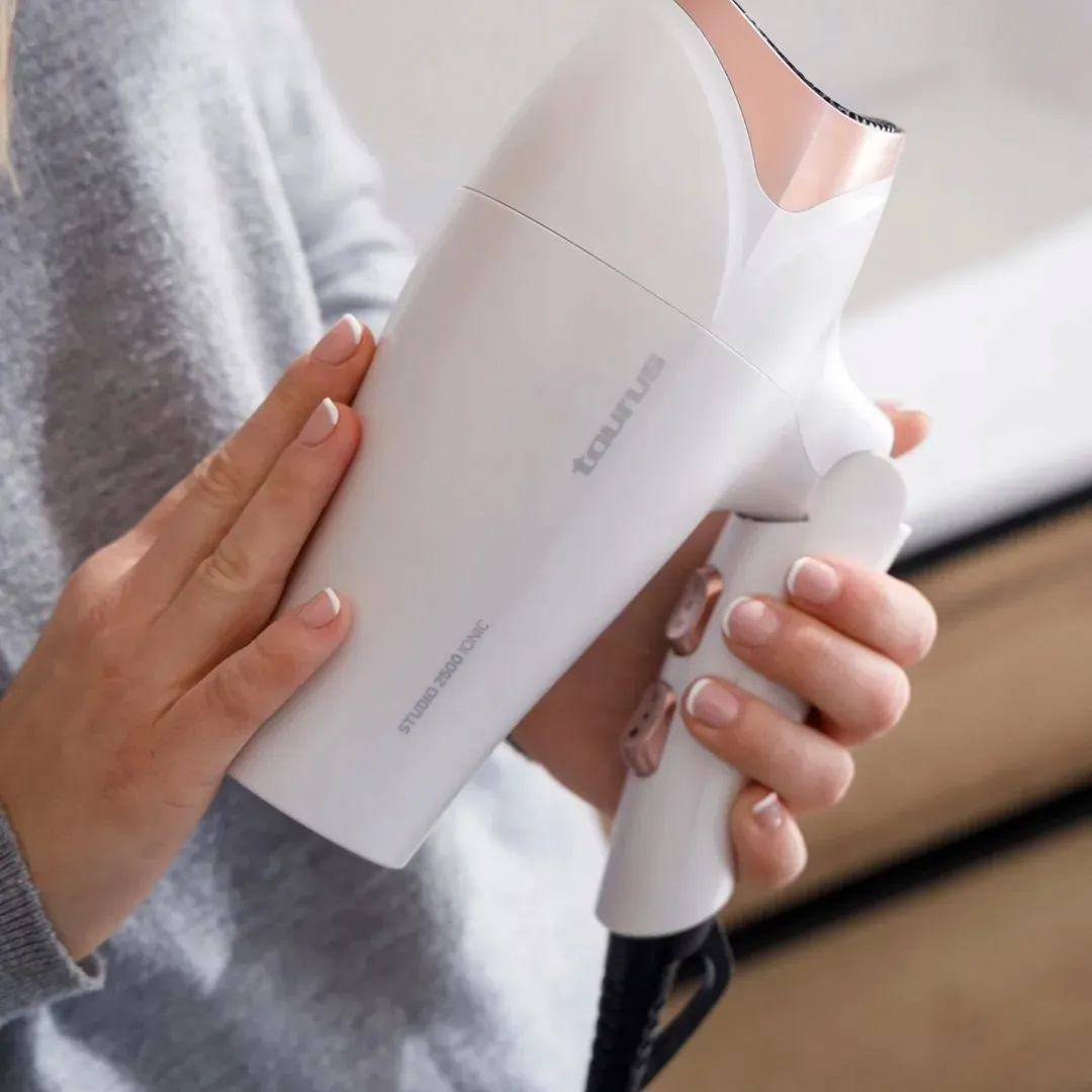 suszarka-do-wlosow-taurus-studio-2500-ionic-2400w