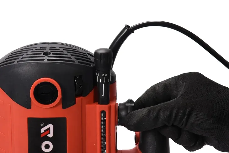 frezarka-2100w-dlugosc-przewodu-zasilajacego-3-m