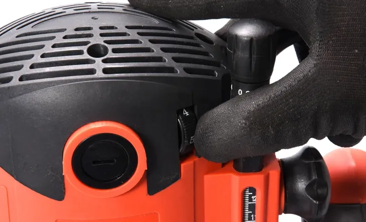 frezarka-2100w-waga-urzadzenia-6-6-kg