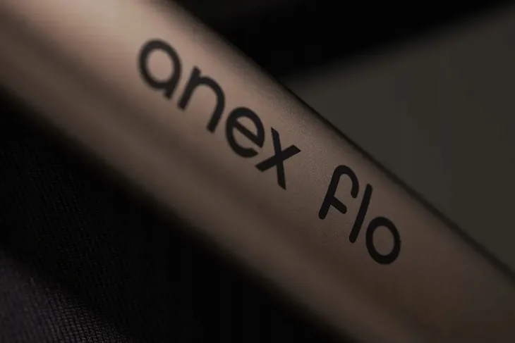 anex-flo-2w1-yuki-adaptery-akcesoria-w-zestawie-adaptery-do-fotelika-folia-przeciwdeszczowa-materac-moskitiera