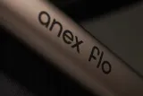 anex-flo-2w1-yuki-adaptery-akcesoria-w-zestawie-adaptery-do-fotelika-folia-przeciwdeszczowa-materac-moskitiera