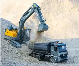 wywrotka-sterowana-rc-samochod-mercedes-arocs-metalowa-pilot-aplikacja