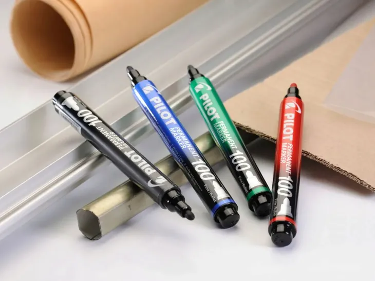 marker-pernamentny-czerwony-k-okragla-pilot-kod-producenta-pisca-100-r