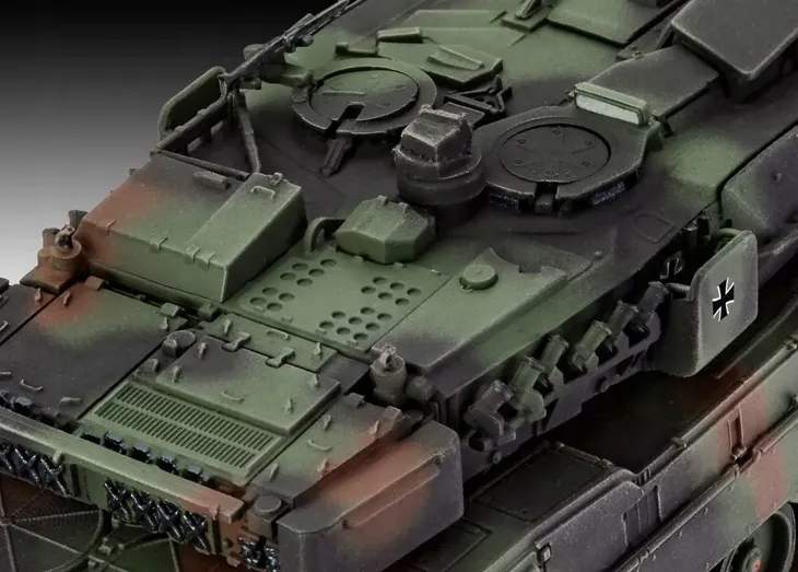 model-do-sklejania-revell-leopard-2-a7v-stan-zlozenia-do-zlozenia