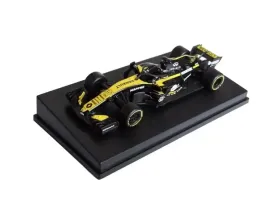model-bolidu-renault-f1-2018-model-w-skali-1-64-prezent-na-gwiazdke
