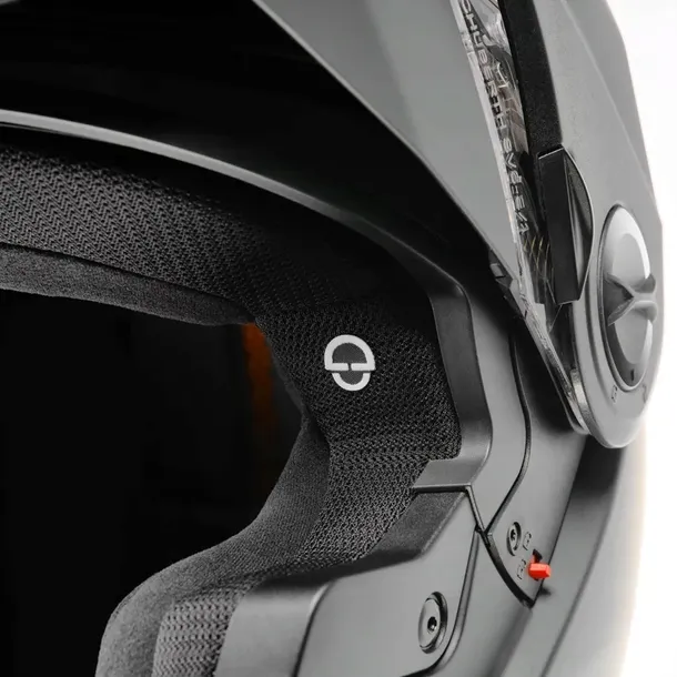 schuberth-e2-kask-motocyklowy-na-cross-enduro-rodzaj-zapiecia-mikrometryczne