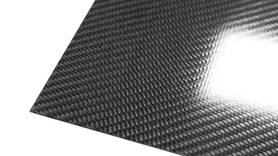 plyta-carbon-gloss-50x60cm-3mm