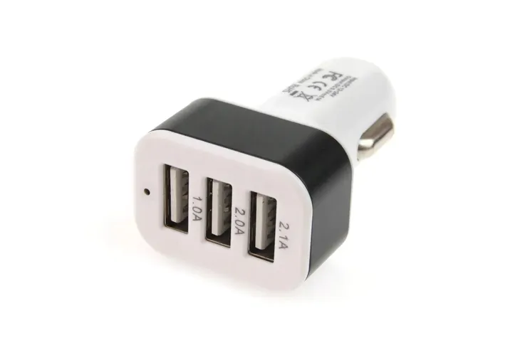 ladowarka-samochodowa-3xusb-biala-pch-03-zlacza-usb