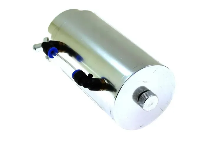 oil-catch-tank-d1spec-9mm-silver-replica-stan-nowy-jakosc-czesci-zgodnie-z-gvo-p-zamiennik-o-jakosci-porownywalnej-do-oryginalu