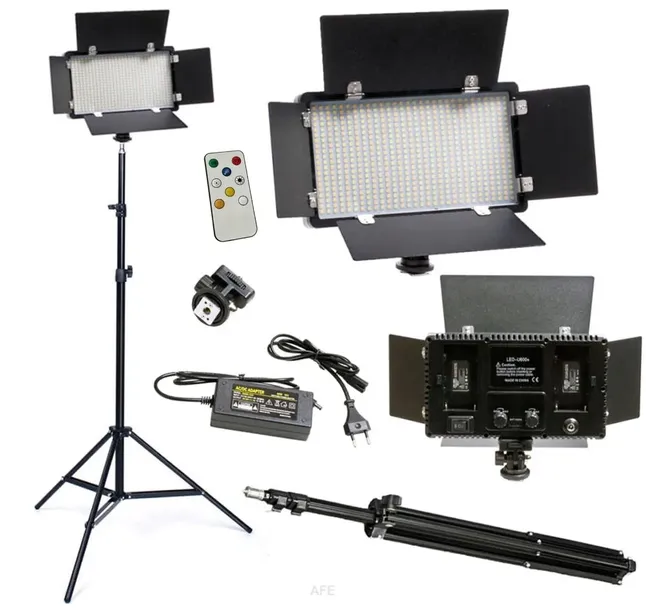 LAMPA PANELOWA STUDYJNA LED 600 PRO NA 230V i ISO / 1/4" Z WROTAMI + STATYW