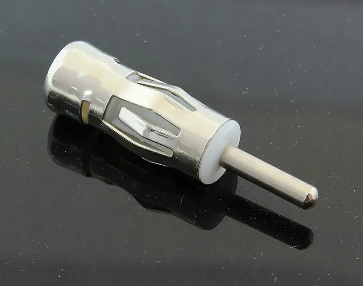 ak124-adapter-antenowy-iso-din-prosty-certyfikat-ce