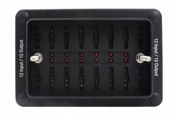 skrzynka-bezpiecznikow-12x-typ-b-waga-z-opakowaniem-0-28-kg