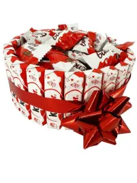 tort-kinder-zestaw-prezent-walentynki-urodziny-kosz-rocznica-slodycze