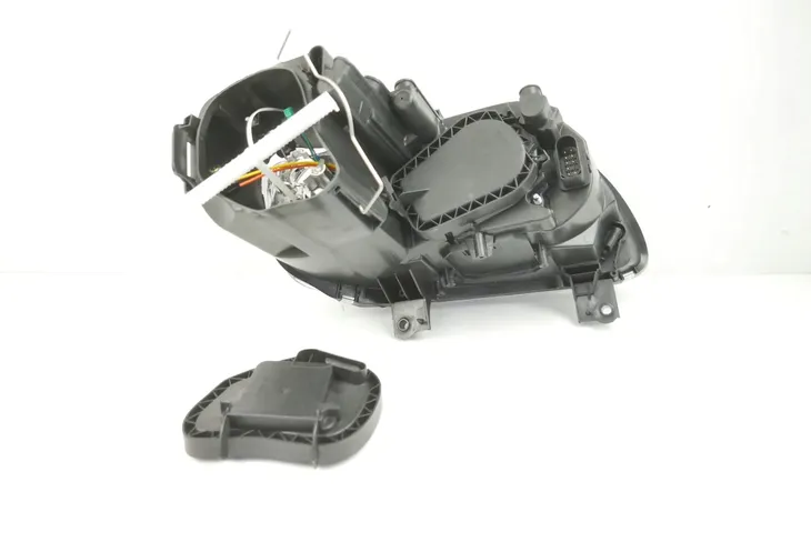 reflektor-tyc-20-0760-25-2-stan-nowy-strona-zabudowy-lewa