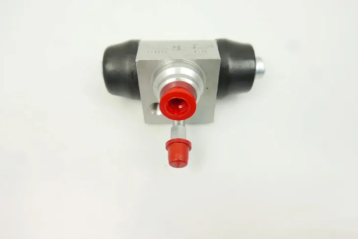 cylinderek-hamulcowy-trw-bwh411-srednica-tloczka-22-2-mm
