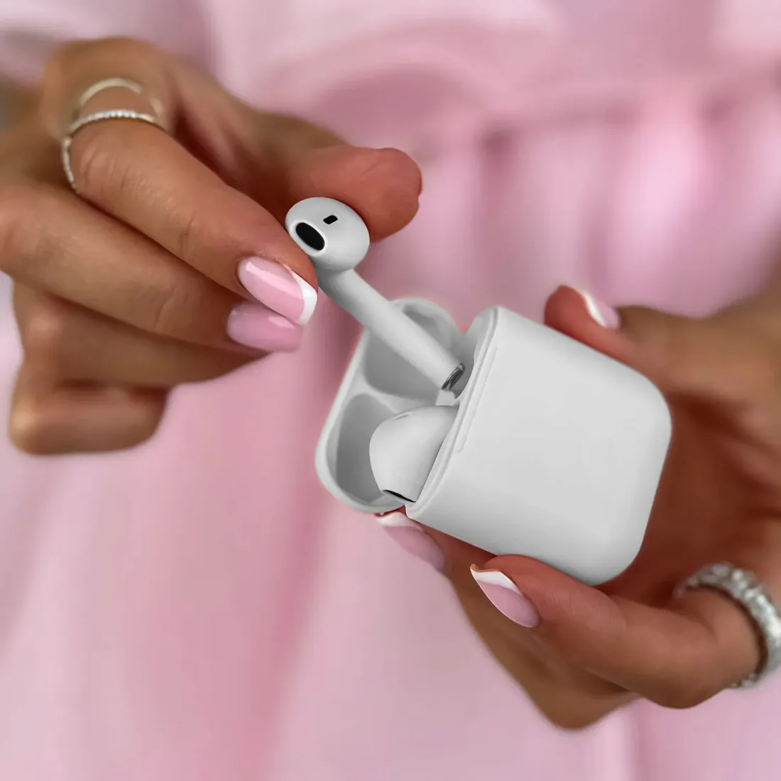 sluchawki-bezprzewodowe-bluetooth-biale