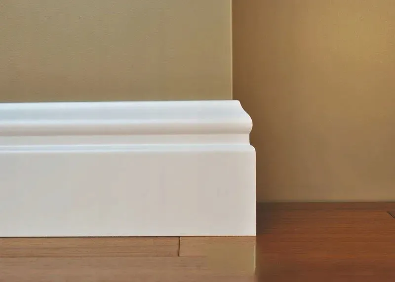 biala-listwa-przypodlogowa-mdf-120x19-na-wilgoc-stan-nowy