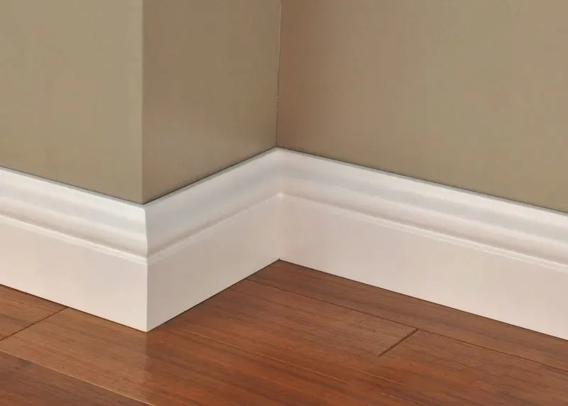 biala-listwa-przypodlogowa-mdf-80x16-na-wilgoc