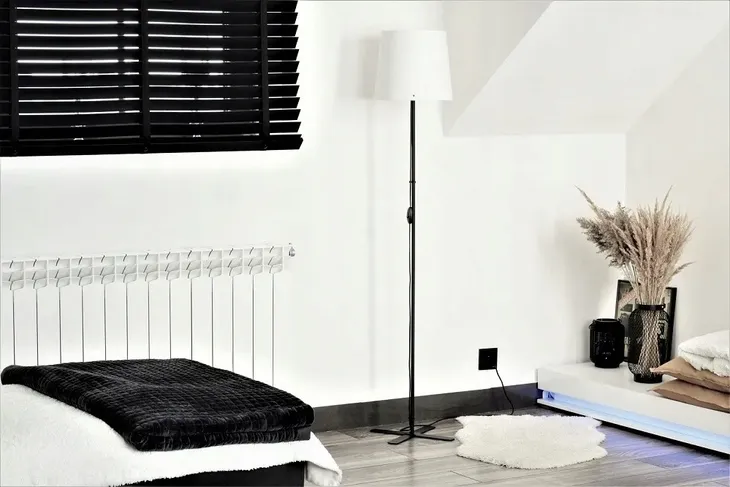 ikea-lampa-podlogowa-barlast-stojaca-150-cm-liczba-punktow-swiatla-1
