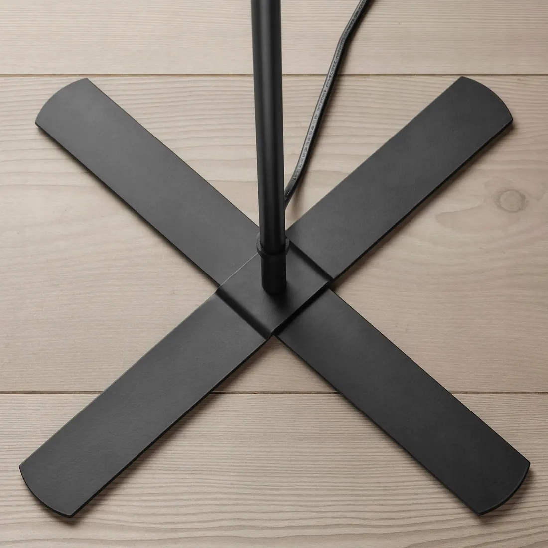 ikea-lampa-podlogowa-barlast-stojaca-150-cm-stan-nowy