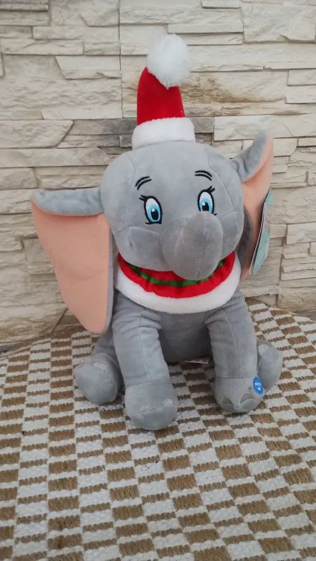 maskotka-disney-slon-dumbo-siedziacy-z-dzwiekami-w-swiatecznej-czapce-30cm-stan-nowy