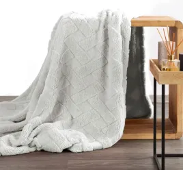 koc-pled-kapa-eurofirany-70x160-caro-flano-narzuty-na-fotel-srebrny