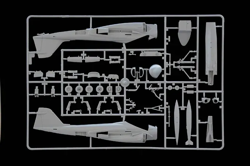 1-72-ka-6d-intruder-marka-italeri