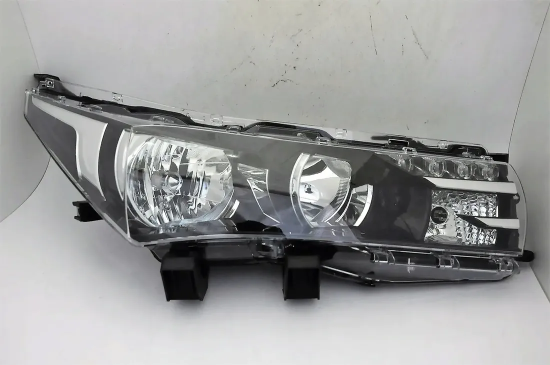 toyota-corolla-2013-reflektor-led-prawy-stan-nowy