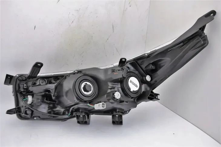 toyota-corolla-2013-reflektor-led-prawy-strona-zabudowy-prawa