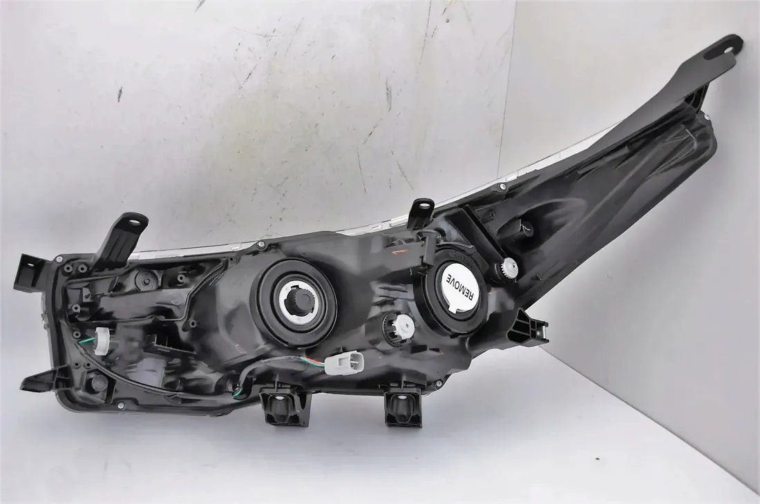 toyota-corolla-2013-reflektor-led-prawy