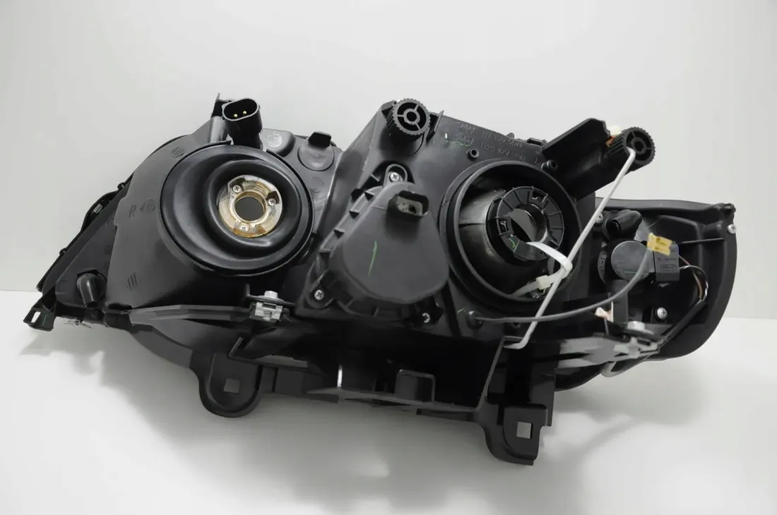 bmw-x5-e53-2002-2003-reflektor-prawy-xenon