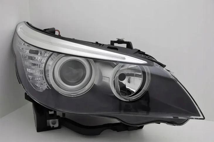bmw-5-e60-e61-07-10-reflektor-h7-h7-led-prawy-stan-nowy