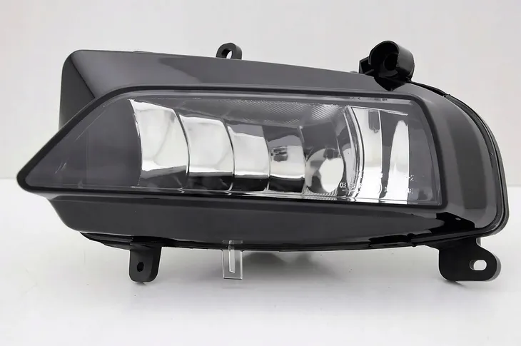 halogen-przeciwmgielny-lewy-audi-a5-2011-zrodlo-swiatla-tradycyjne-halogenowe