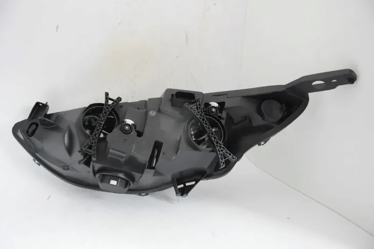 ford-bmax-b-max-2012-reflektor-prawy-depo-strona-zabudowy-prawa