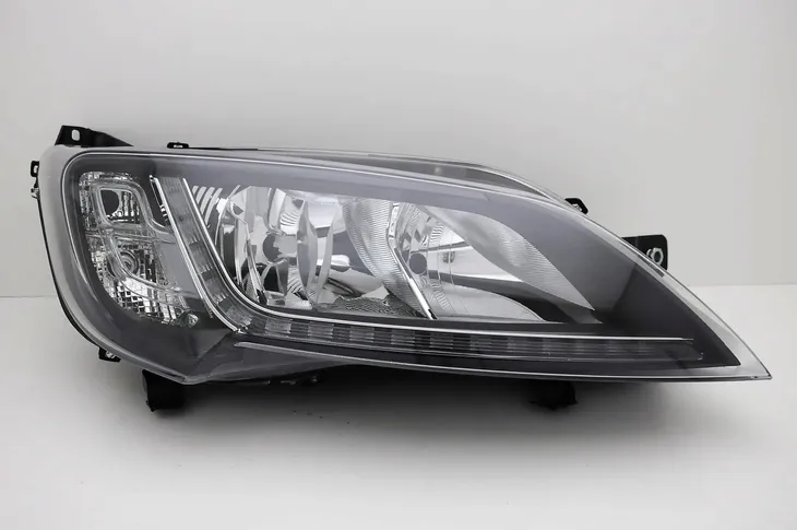 ducato-boxer-jumper-14-reflektor-led-prawy-strona-zabudowy-prawa
