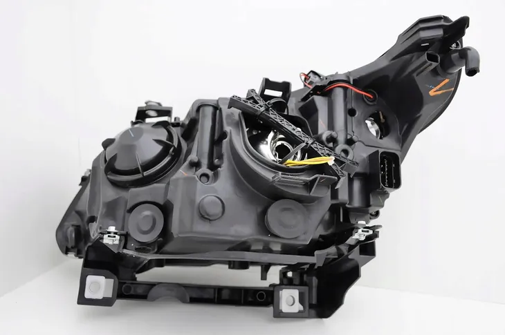 bmw-5-e60-e61-07-10-reflektor-h7-h7-led-prawy-strona-zabudowy-prawa