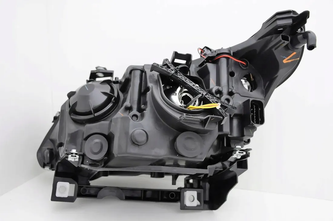 bmw-5-e60-e61-07-10-reflektor-h7-h7-led-prawy