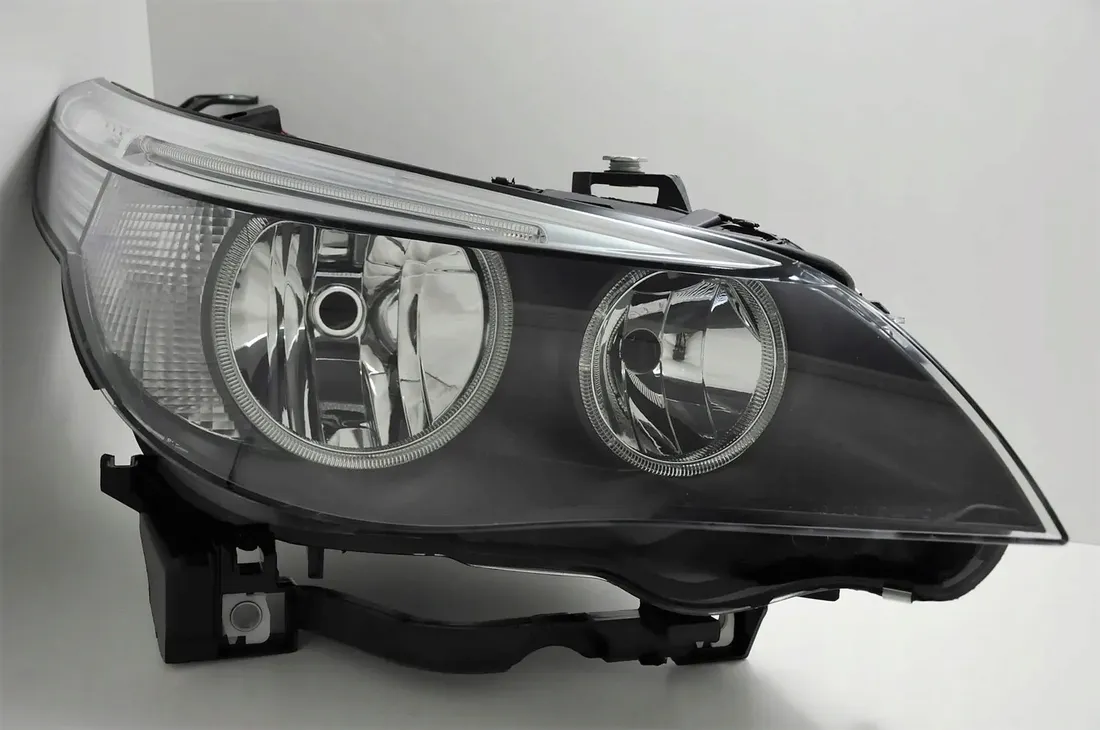 bmw-5-e60-e61-2003-07-reflektor-prawy-depo