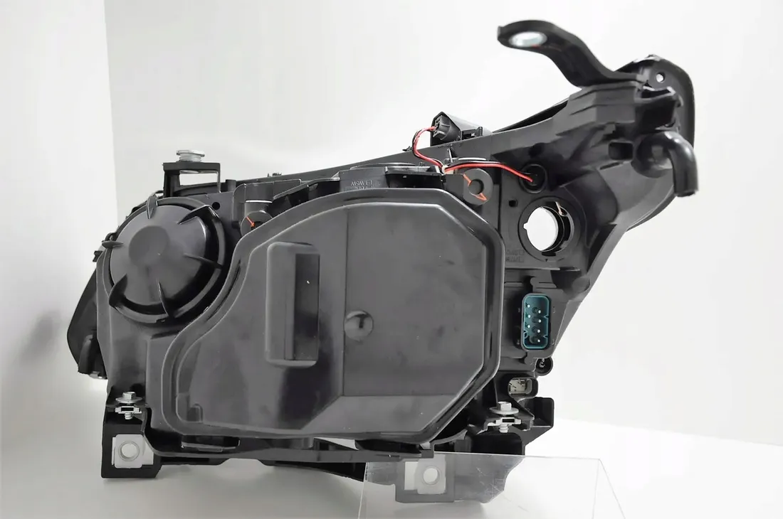 bmw-5-e60-e61-2003-07-reflektor-prawy-depo-stan-nowy