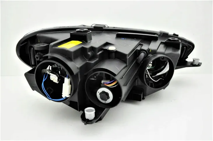 vw-scirocco-08-14-reflektor-xenon-lewy-depo-strona-zabudowy-lewa