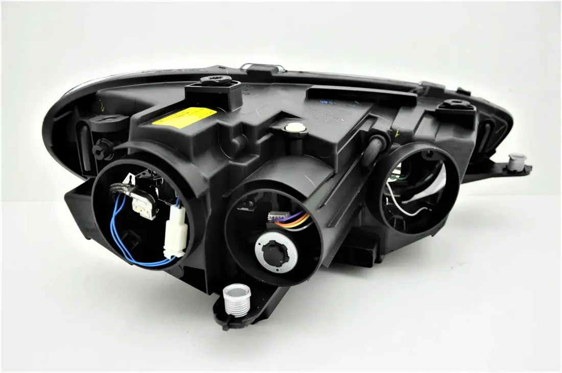 vw-scirocco-08-14-reflektor-xenon-lewy-depo
