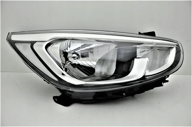hyundai-accent-2015-reflektor-prawy-strona-zabudowy-prawa