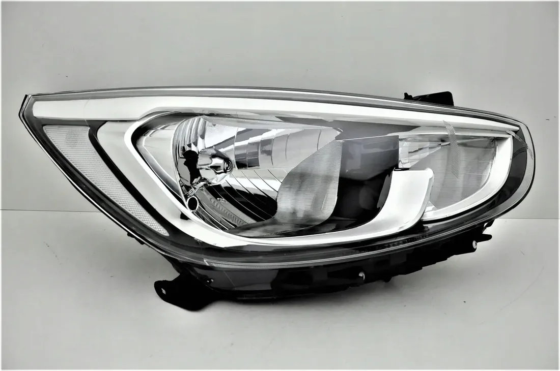 hyundai-accent-2015-reflektor-prawy-stan-nowy
